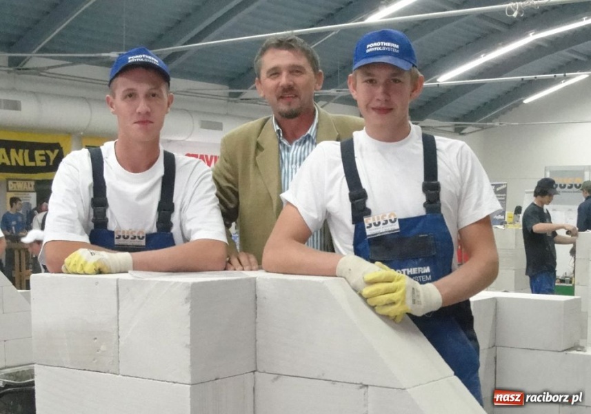 Zdjęcie w galerii na portalu naszraciborz.pl: Murarze z Budowlanki mistrzami wiadomości z regionu