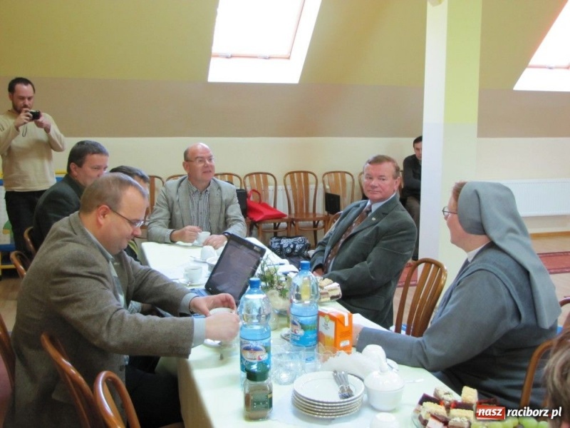 Zdjęcie w galerii na portalu naszraciborz.pl: Powroty do domów stają się możliwe wiadomości z regionu