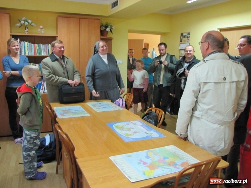 Zdjęcie w galerii na portalu naszraciborz.pl: Powroty do domów stają się możliwe wiadomości z regionu