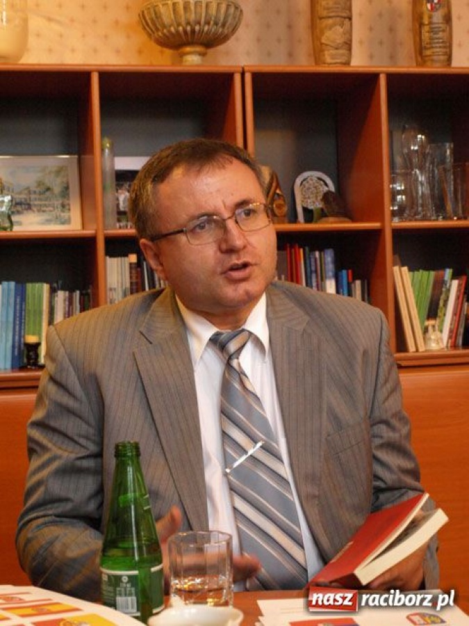 Zdjęcie w galerii na portalu naszraciborz.pl: Raciborska flaga mogłaby wędrować na szczyty wiadomości z regionu