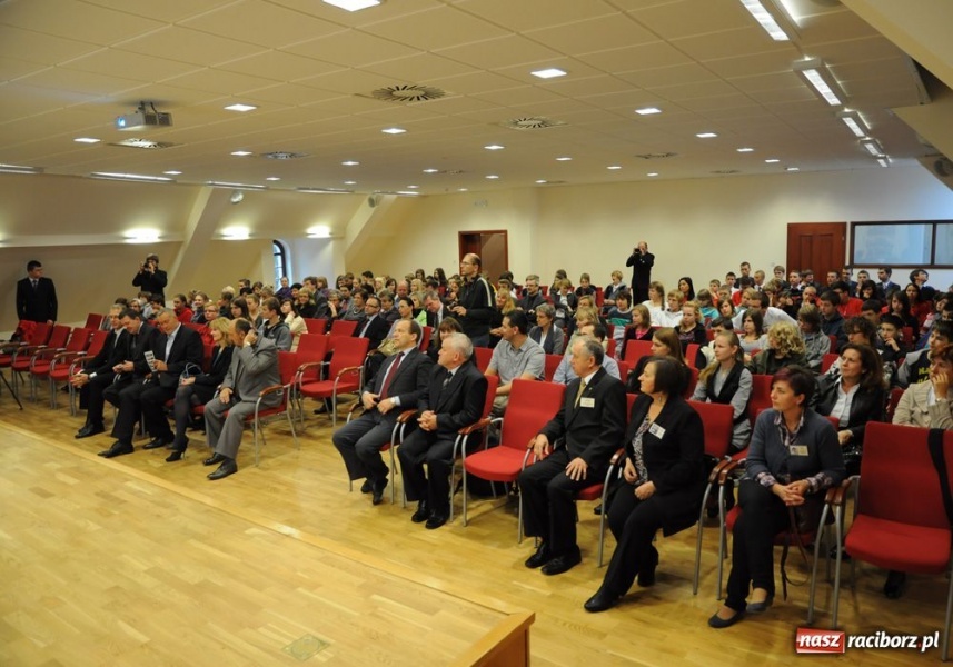 Zdjęcie w galerii na portalu naszraciborz.pl: Na zamku rozpoczęły się Dni Nauki wiadomości z regionu
