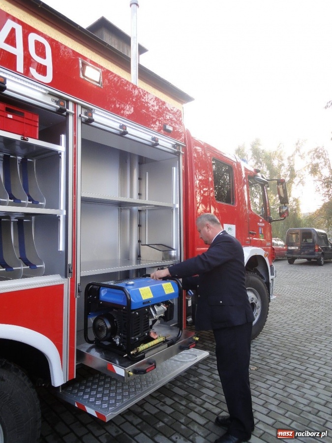 Zdjęcie w galerii na portalu naszraciborz.pl: Tworkowiki mają wypasionego merca wiadomości z regionu