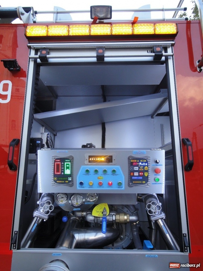 Zdjęcie w galerii na portalu naszraciborz.pl: Tworkowiki mają wypasionego merca wiadomości z regionu