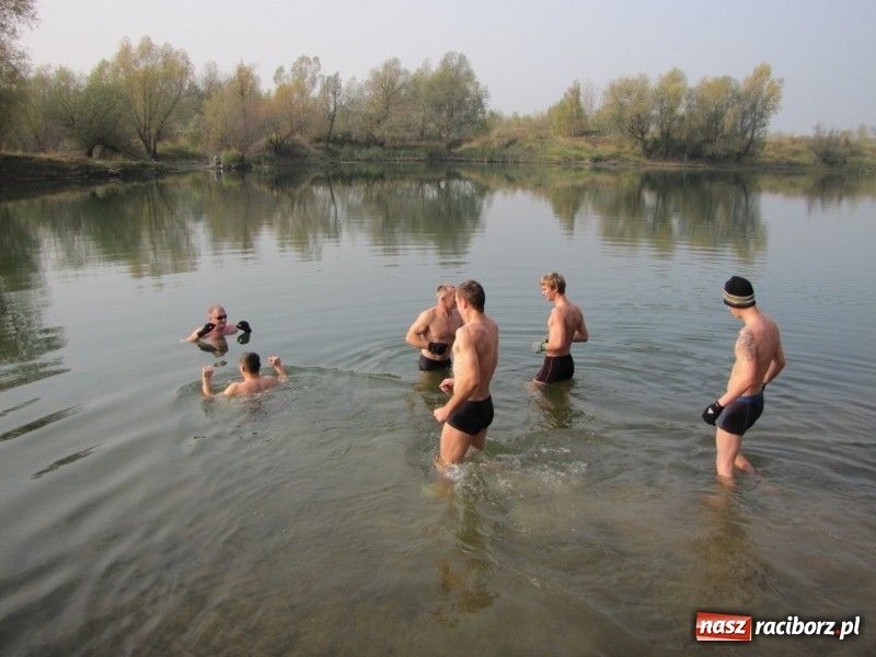 Zdjęcie w galerii na portalu naszraciborz.pl: Morsy zainaugurowały sezon zimowy wiadomości z regionu