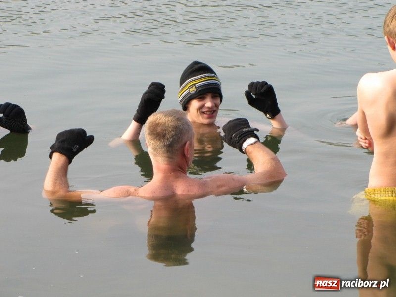 Zdjęcie w galerii na portalu naszraciborz.pl: Morsy zainaugurowały sezon zimowy wiadomości z regionu