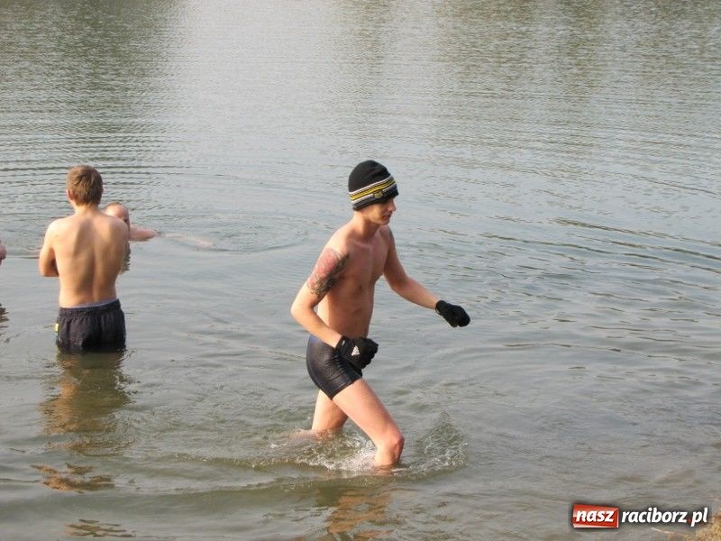 Zdjęcie w galerii na portalu naszraciborz.pl: Morsy zainaugurowały sezon zimowy wiadomości z regionu