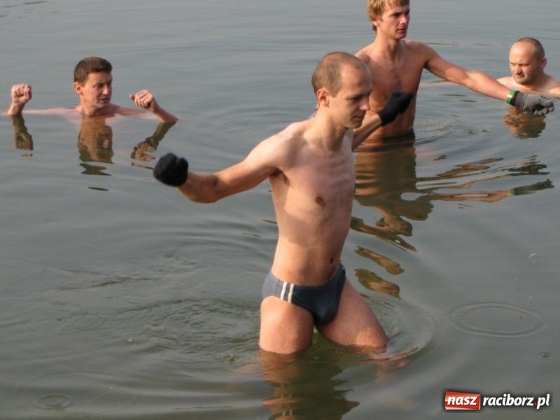 Zdjęcie w galerii na portalu naszraciborz.pl: Morsy zainaugurowały sezon zimowy wiadomości z regionu