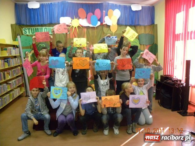 Zdjęcie w galerii na portalu naszraciborz.pl: Biblioteka dzieciom wiadomości z regionu