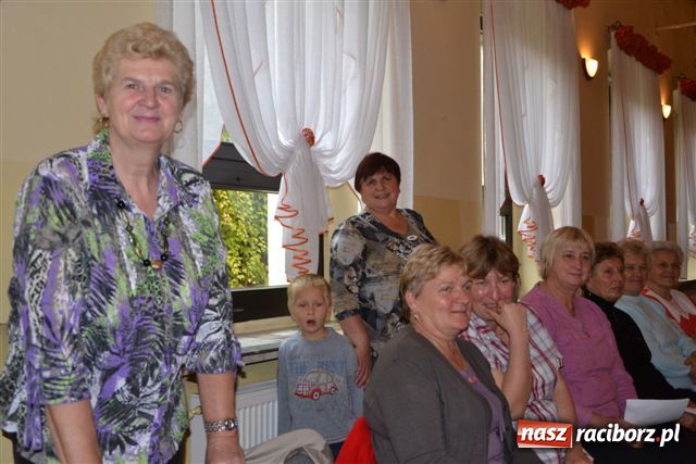 Zdjęcie w galerii na portalu naszraciborz.pl: W Tworkowie kisili kapustę wiadomości z regionu