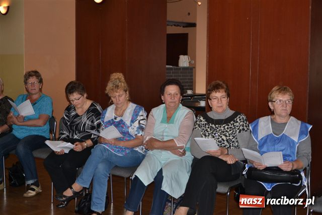 Zdjęcie w galerii na portalu naszraciborz.pl: W Tworkowie kisili kapustę wiadomości z regionu