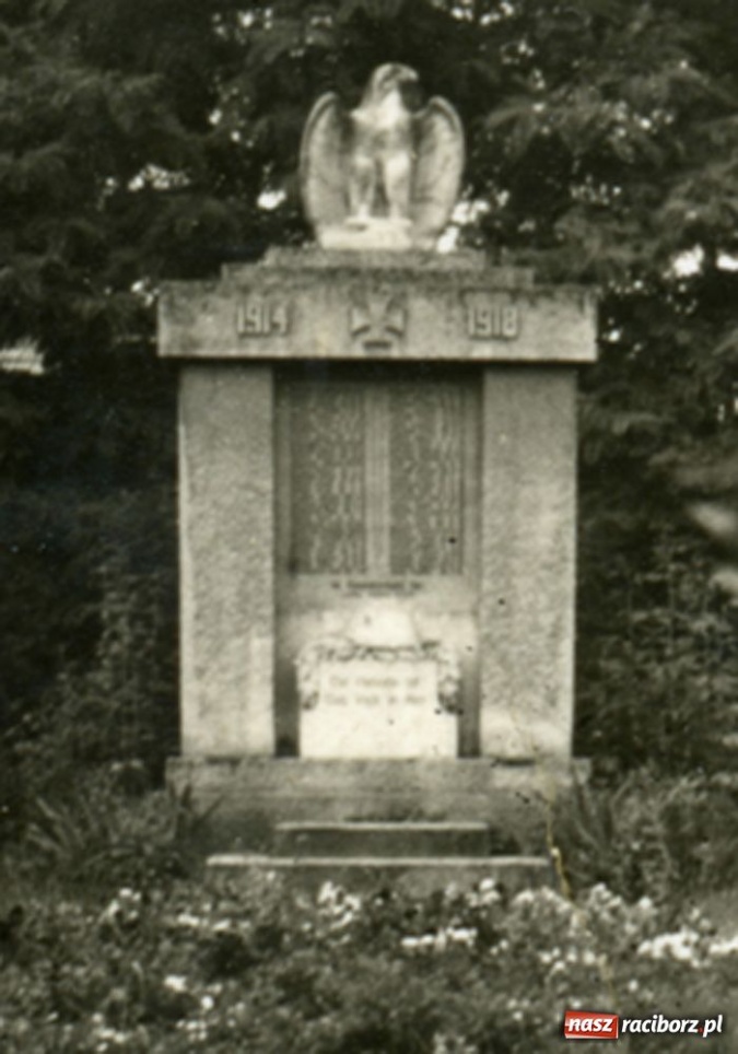 Zdjęcie w galerii na portalu naszraciborz.pl: Poświęcenie pomnika poległych wiadomości z regionu