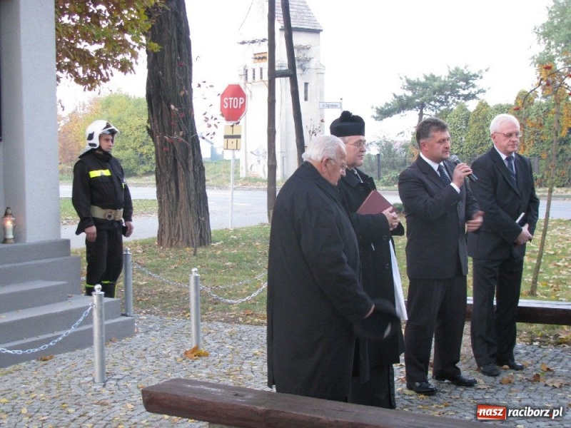 Zdjęcie w galerii na portalu naszraciborz.pl: Poświęcenie pomnika poległych wiadomości z regionu