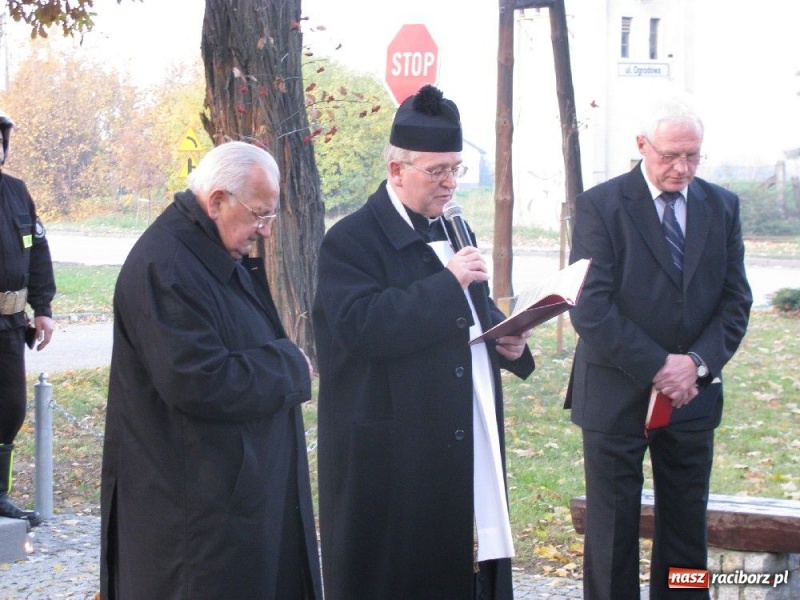 Zdjęcie w galerii na portalu naszraciborz.pl: Poświęcenie pomnika poległych wiadomości z regionu