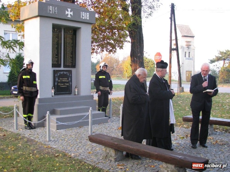 Zdjęcie w galerii na portalu naszraciborz.pl: Poświęcenie pomnika poległych wiadomości z regionu