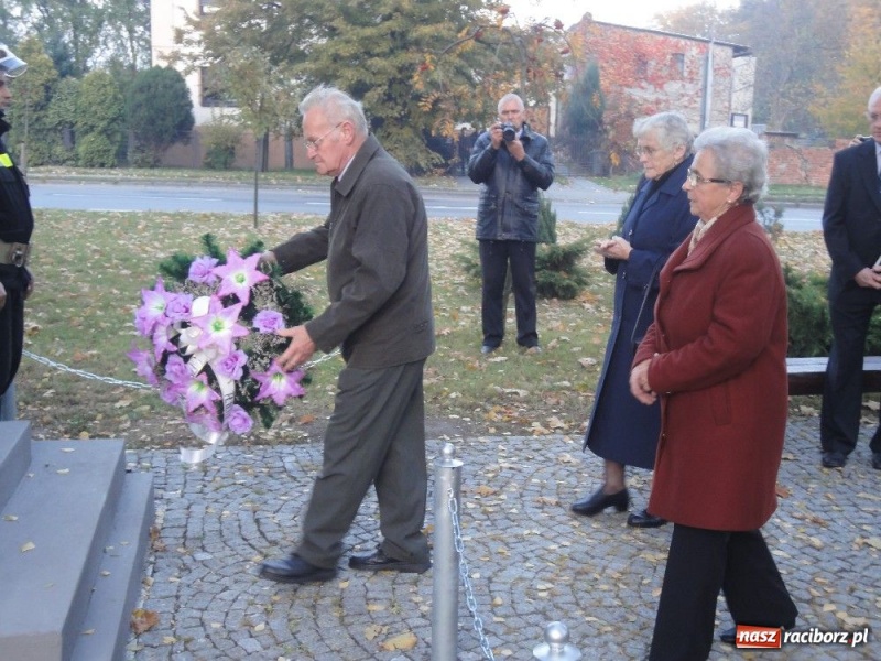 Zdjęcie w galerii na portalu naszraciborz.pl: Poświęcenie pomnika poległych wiadomości z regionu