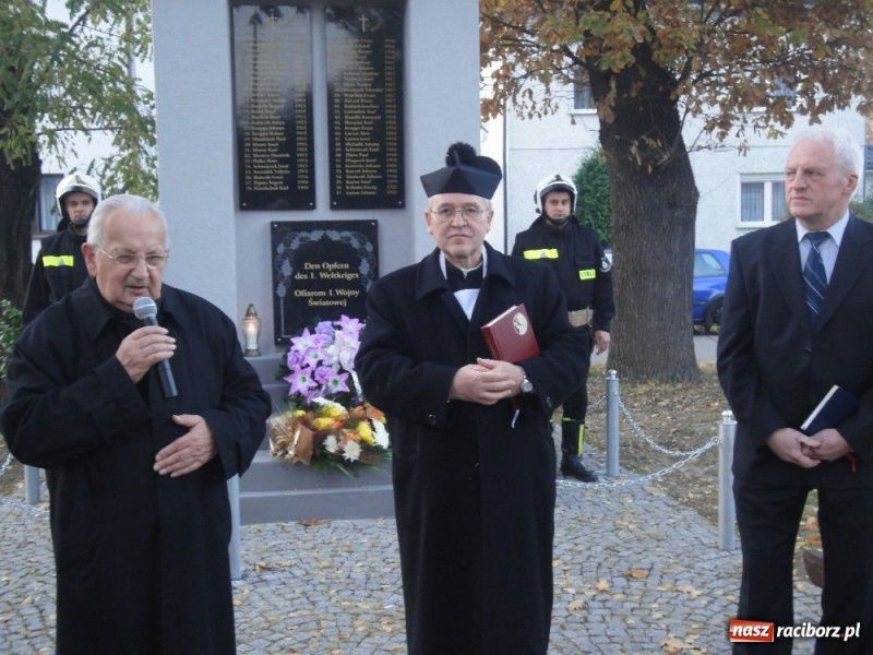 Zdjęcie w galerii na portalu naszraciborz.pl: Poświęcenie pomnika poległych wiadomości z regionu