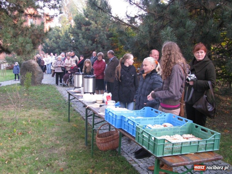 Zdjęcie w galerii na portalu naszraciborz.pl: Poświęcenie pomnika poległych wiadomości z regionu