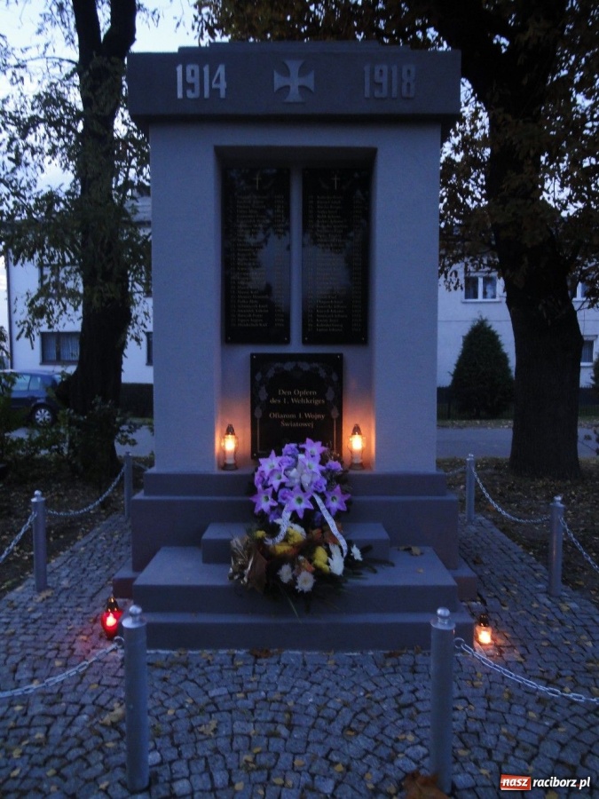 Zdjęcie w galerii na portalu naszraciborz.pl: Poświęcenie pomnika poległych wiadomości z regionu