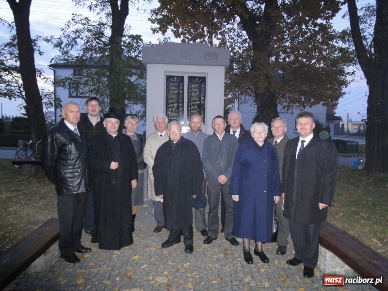 Zdjęcie w galerii na portalu naszraciborz.pl: Poświęcenie pomnika poległych wiadomości z regionu
