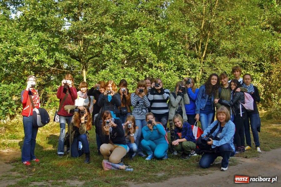 Zdjęcie w galerii na portalu naszraciborz.pl: Licealiści poszli w plener wiadomości z regionu