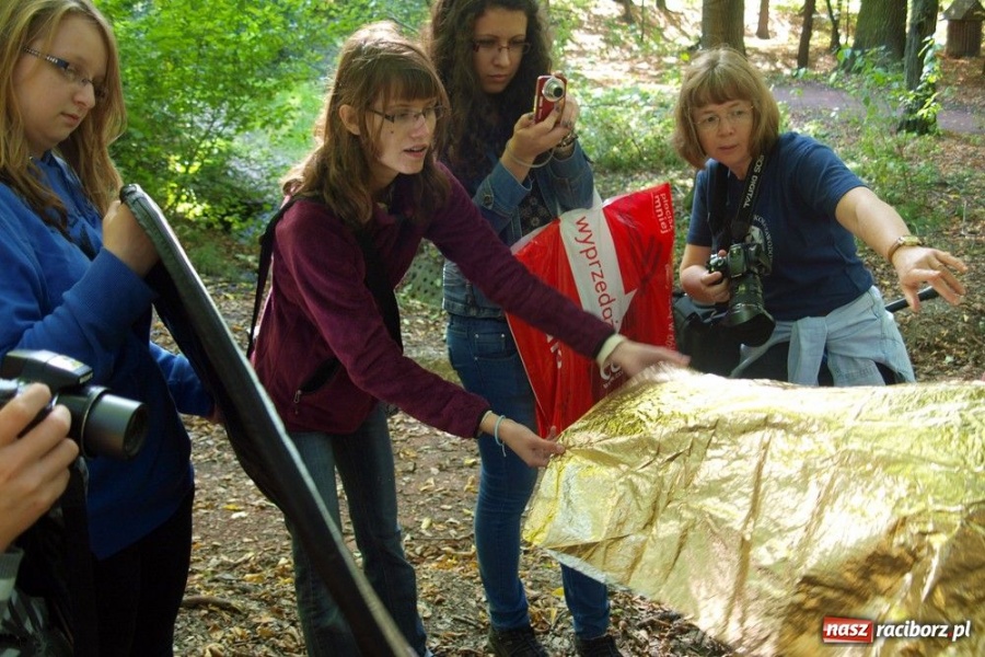 Zdjęcie w galerii na portalu naszraciborz.pl: Licealiści poszli w plener wiadomości z regionu