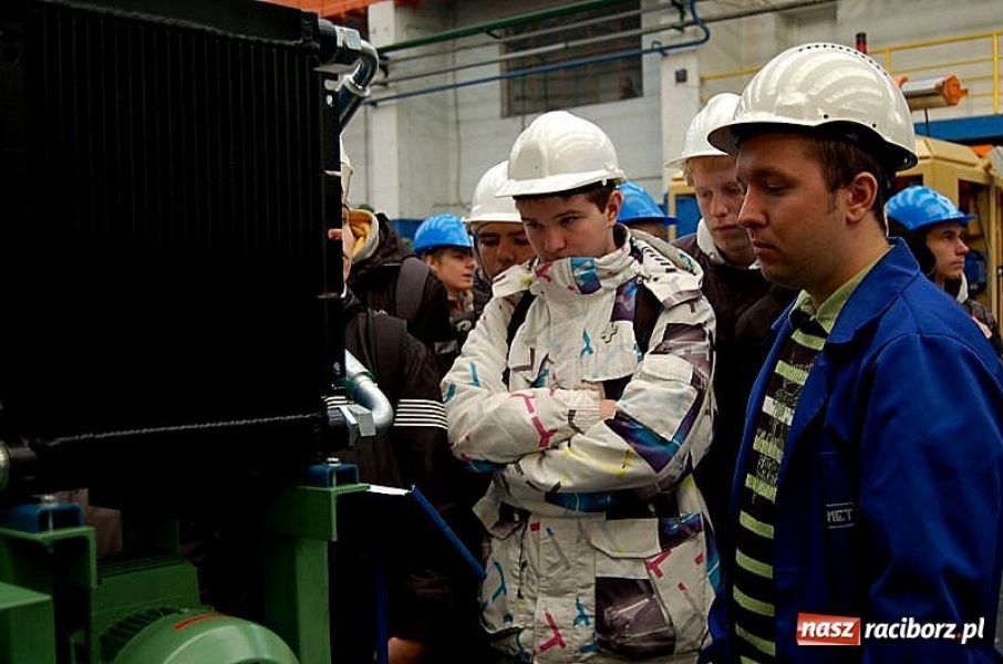 Zdjęcie w galerii na portalu naszraciborz.pl: Młodzież zwiedzała Rafamet wiadomości z regionu