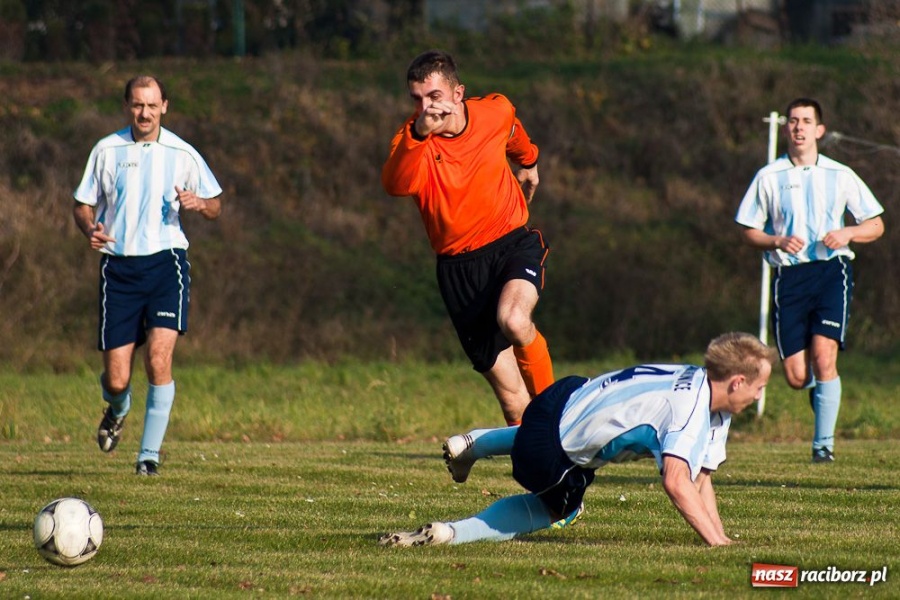 Zdjęcie w galerii na portalu naszraciborz.pl: Samborowice za słabe na rezerwy Dębu wiadomości z regionu