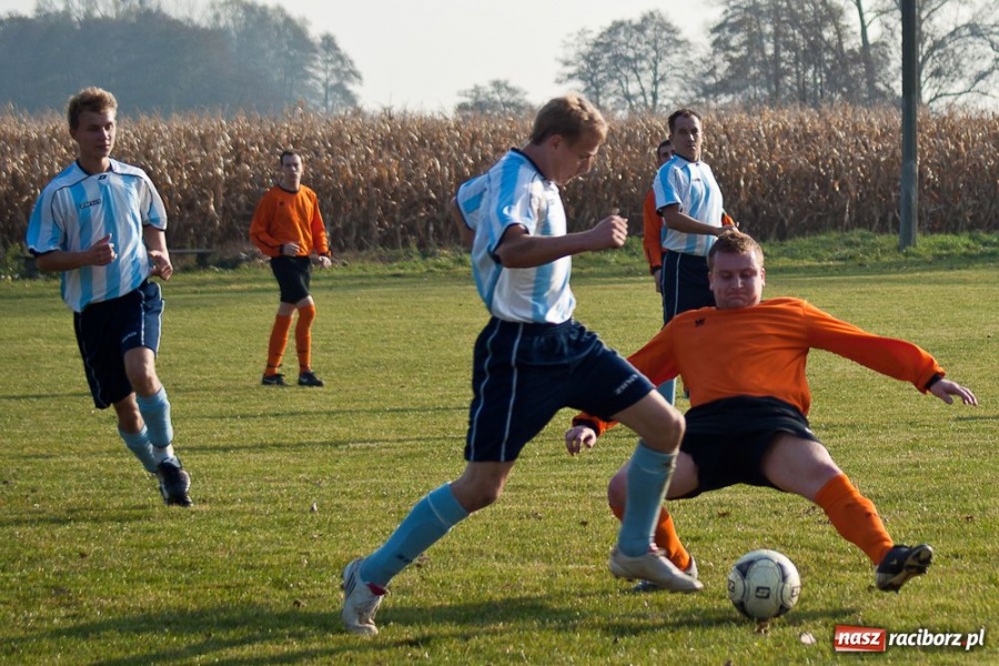 Zdjęcie w galerii na portalu naszraciborz.pl: Samborowice za słabe na rezerwy Dębu wiadomości z regionu