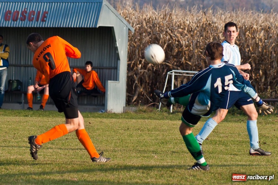 Zdjęcie w galerii na portalu naszraciborz.pl: Samborowice za słabe na rezerwy Dębu wiadomości z regionu