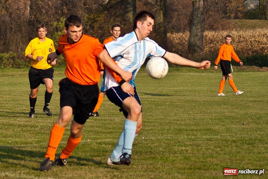 Zdjęcie w galerii na portalu naszraciborz.pl: Samborowice za słabe na rezerwy Dębu wiadomości z regionu