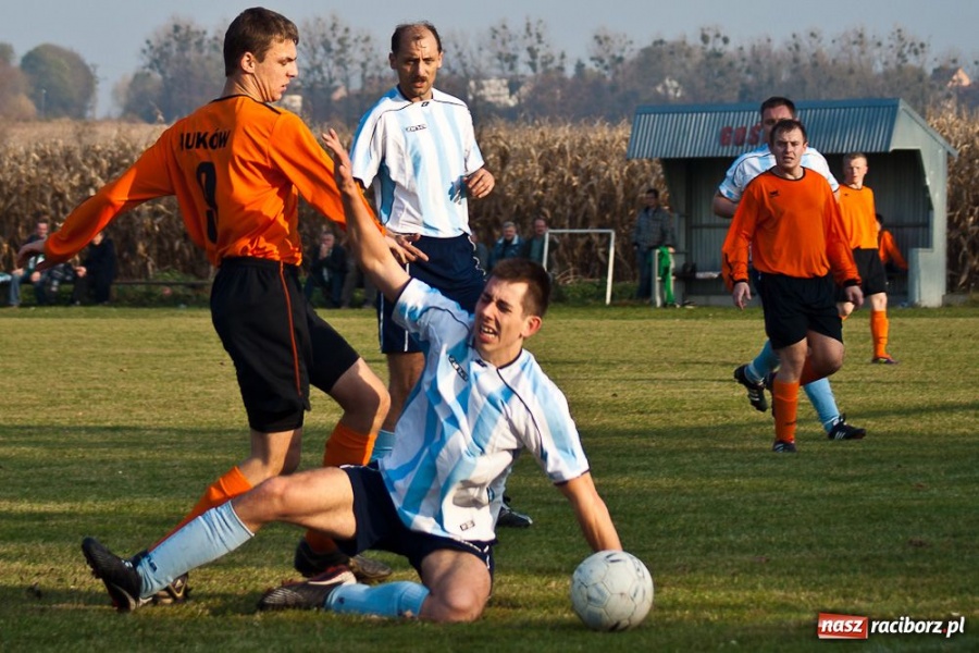 Zdjęcie w galerii na portalu naszraciborz.pl: Samborowice za słabe na rezerwy Dębu wiadomości z regionu