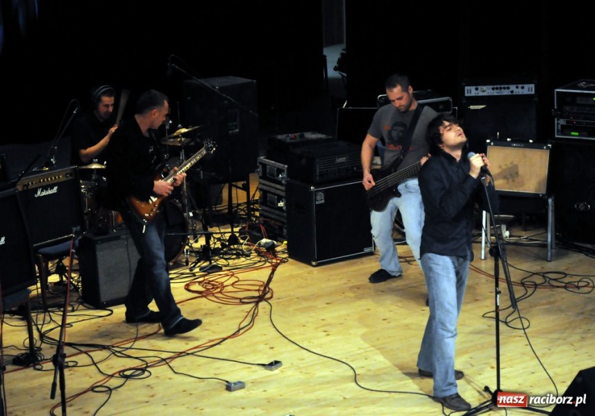 Zdjęcie w galerii na portalu naszraciborz.pl: Zagrali Myslovitz dla Łukasza wiadomości z regionu