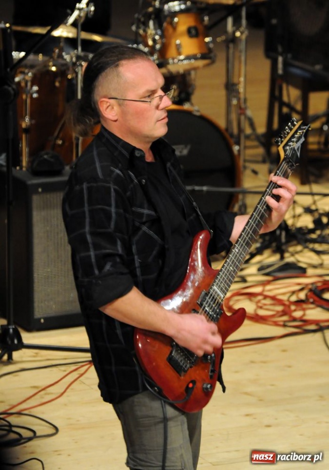 Zdjęcie w galerii na portalu naszraciborz.pl: Zagrali Myslovitz dla Łukasza wiadomości z regionu