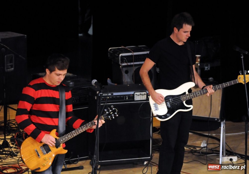 Zdjęcie w galerii na portalu naszraciborz.pl: Zagrali Myslovitz dla Łukasza wiadomości z regionu