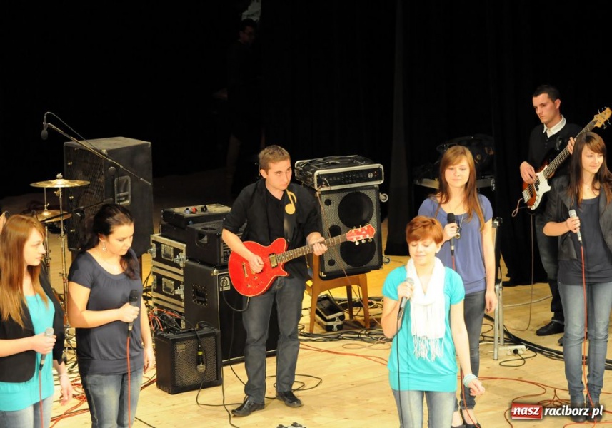 Zdjęcie w galerii na portalu naszraciborz.pl: Zagrali Myslovitz dla Łukasza wiadomości z regionu