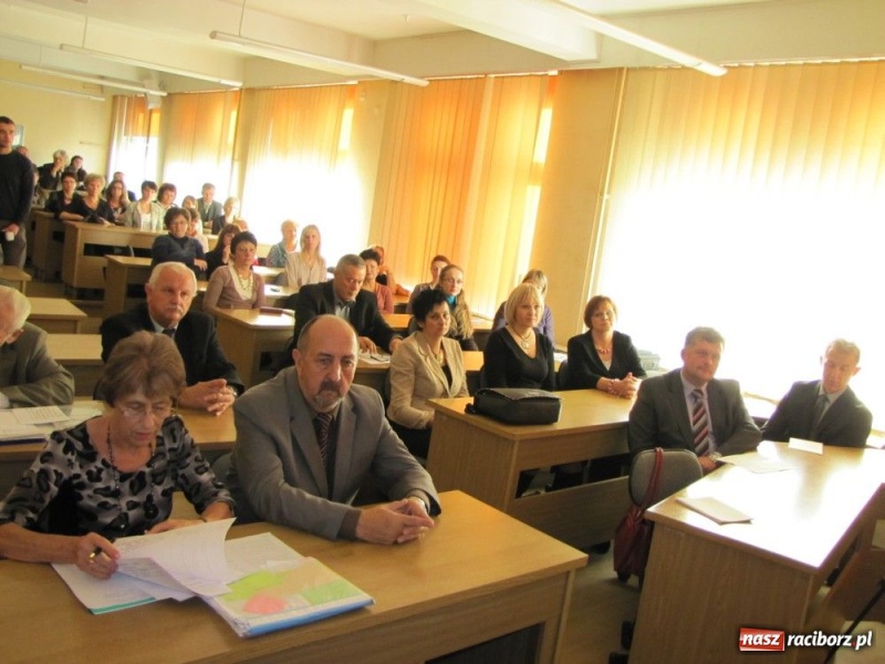 Zdjęcie w galerii na portalu naszraciborz.pl: O roli uczelni i losach absolwentów wiadomości z regionu