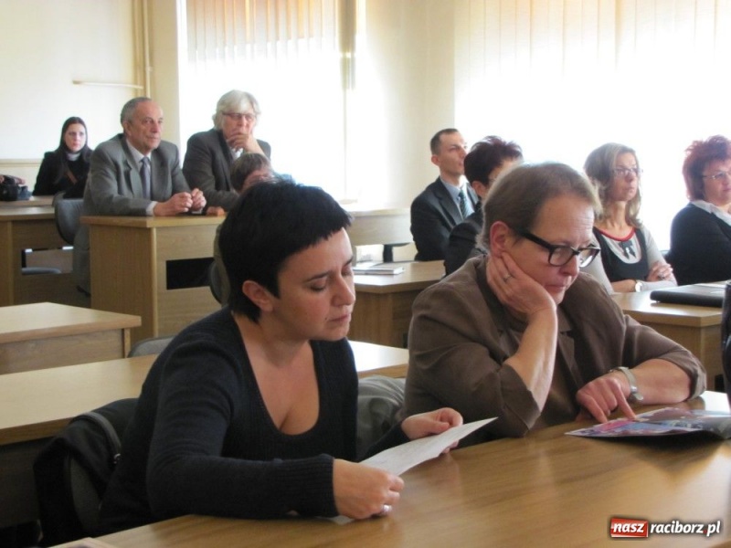 Zdjęcie w galerii na portalu naszraciborz.pl: O roli uczelni i losach absolwentów wiadomości z regionu