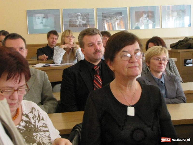 Zdjęcie w galerii na portalu naszraciborz.pl: O roli uczelni i losach absolwentów wiadomości z regionu