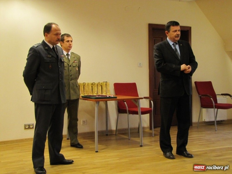 Zdjęcie w galerii na portalu naszraciborz.pl: Odznaczeni za synów żołnierzy wiadomości z regionu
