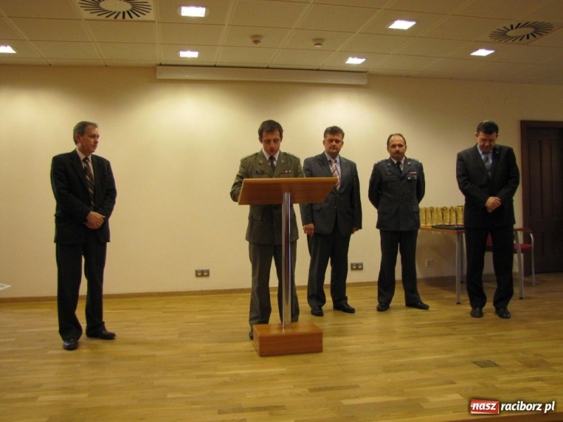 Zdjęcie w galerii na portalu naszraciborz.pl: Odznaczeni za synów żołnierzy wiadomości z regionu
