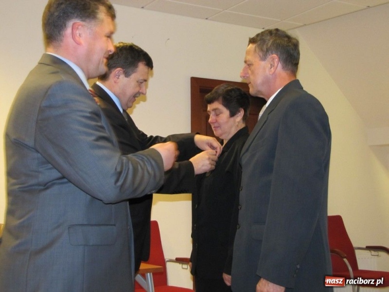 Zdjęcie w galerii na portalu naszraciborz.pl: Odznaczeni za synów żołnierzy wiadomości z regionu