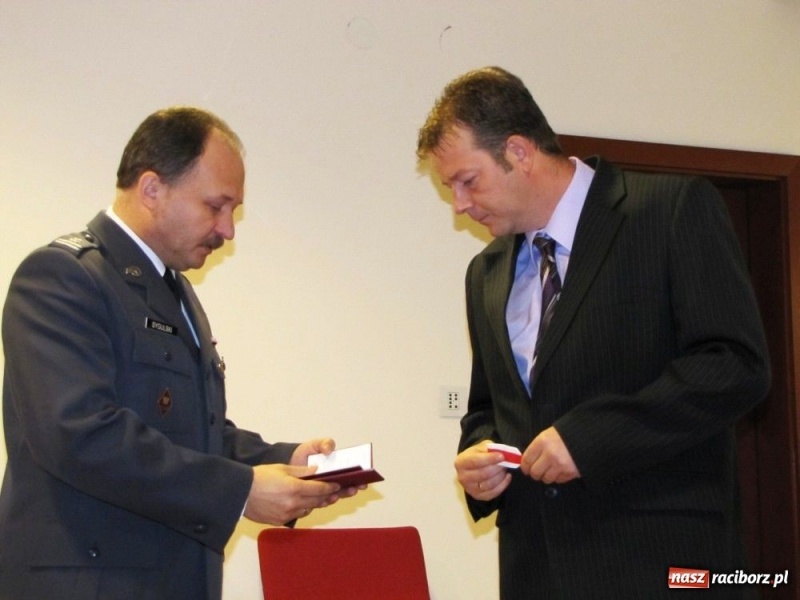 Zdjęcie w galerii na portalu naszraciborz.pl: Odznaczeni za synów żołnierzy wiadomości z regionu