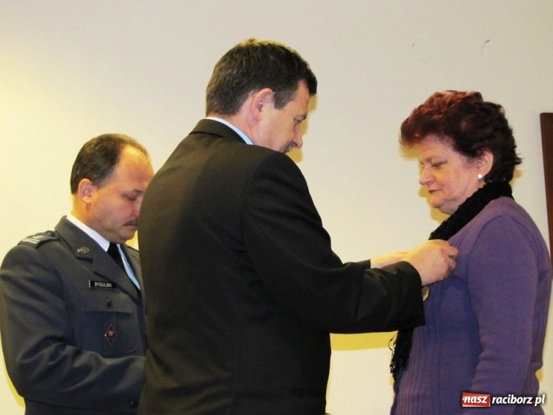 Zdjęcie w galerii na portalu naszraciborz.pl: Odznaczeni za synów żołnierzy wiadomości z regionu