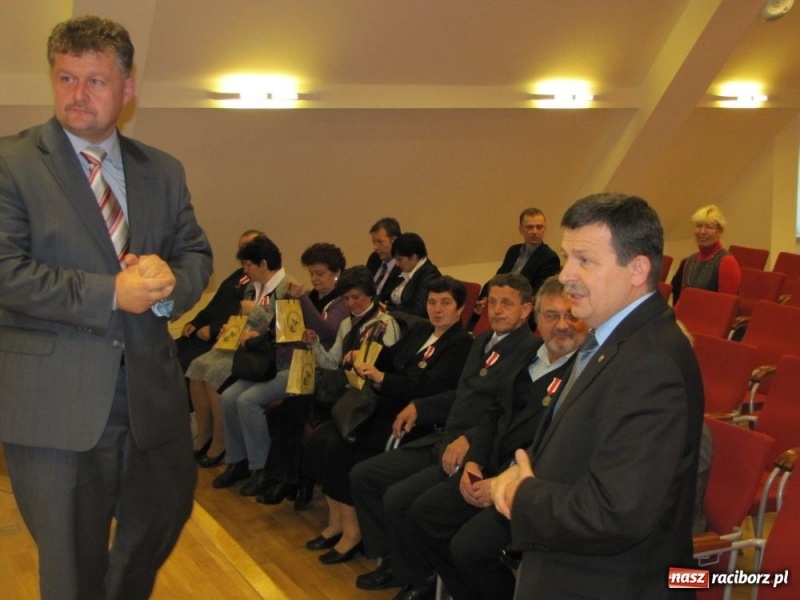 Zdjęcie w galerii na portalu naszraciborz.pl: Odznaczeni za synów żołnierzy wiadomości z regionu