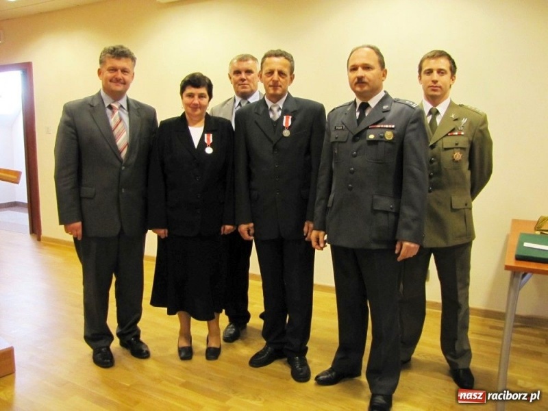 Zdjęcie w galerii na portalu naszraciborz.pl: Odznaczeni za synów żołnierzy wiadomości z regionu