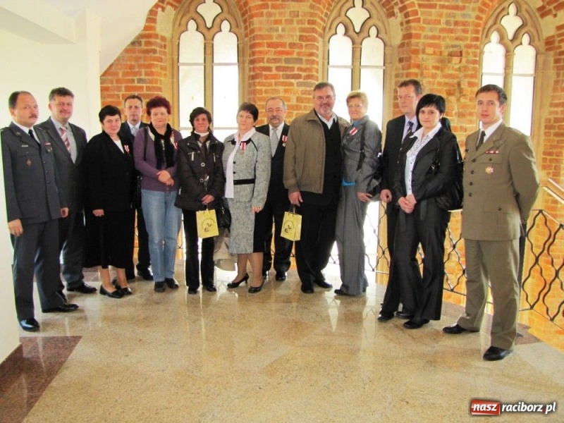 Zdjęcie w galerii na portalu naszraciborz.pl: Odznaczeni za synów żołnierzy wiadomości z regionu