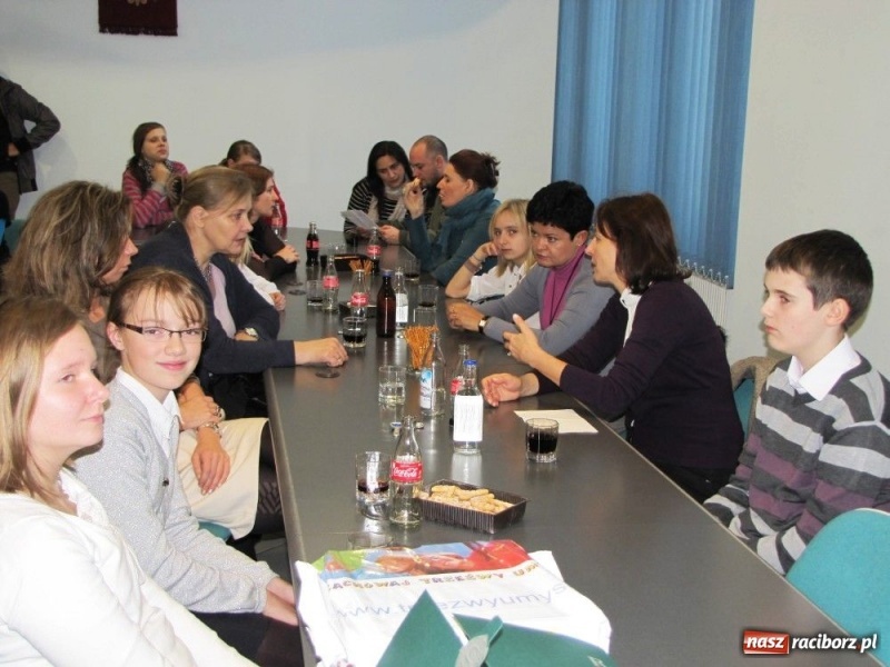 Zdjęcie w galerii na portalu naszraciborz.pl: Piórem i pędzlem promują trzeźwość wiadomości z regionu