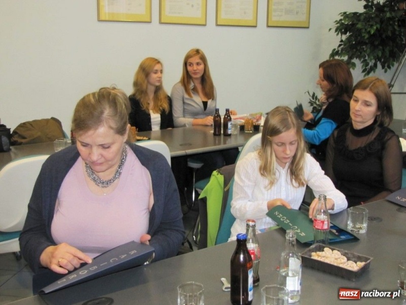 Zdjęcie w galerii na portalu naszraciborz.pl: Piórem i pędzlem promują trzeźwość wiadomości z regionu