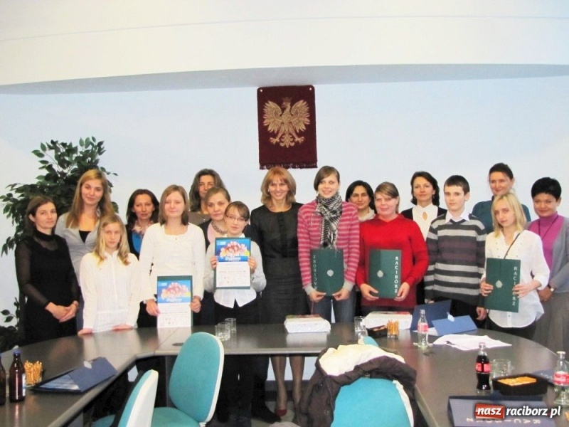 Zdjęcie w galerii na portalu naszraciborz.pl: Piórem i pędzlem promują trzeźwość wiadomości z regionu