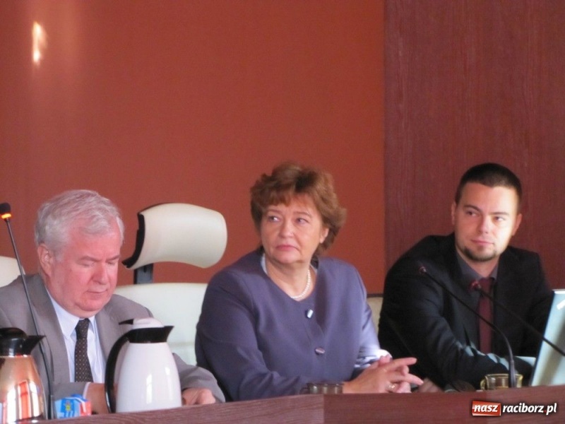 Zdjęcie w galerii na portalu naszraciborz.pl: Zadowolony urzędnik to sprawny urząd wiadomości z regionu